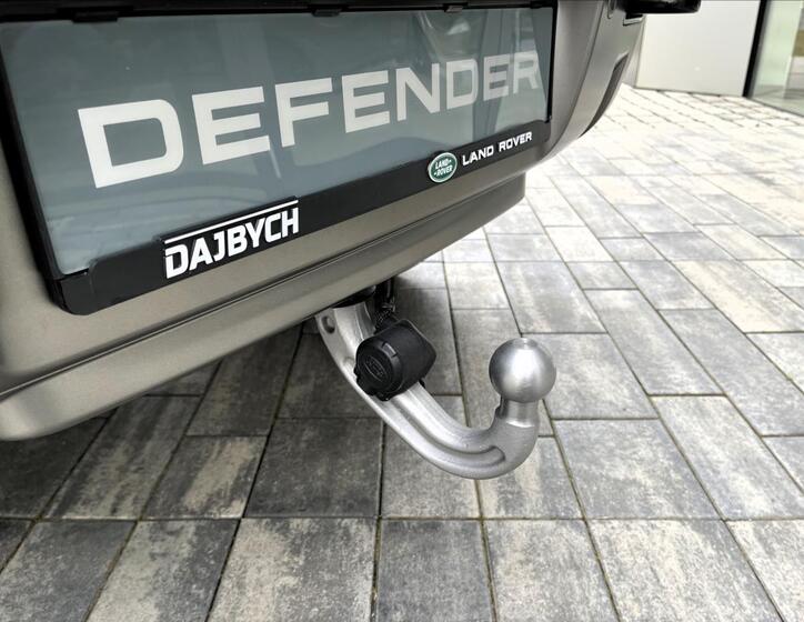 Land Rover Defender 8