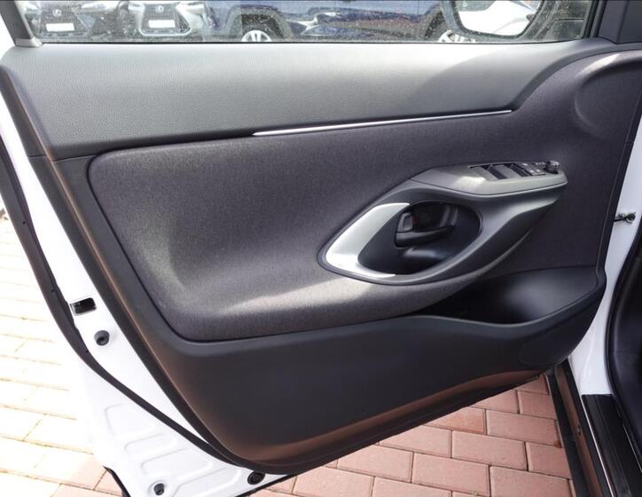 Toyota Yaris Cross 15