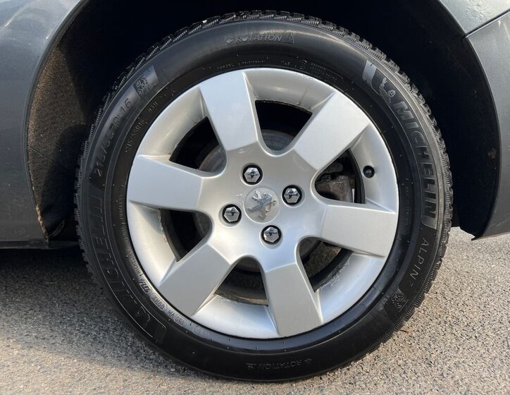 Peugeot 5008 MPV 2,0 l 120 kw