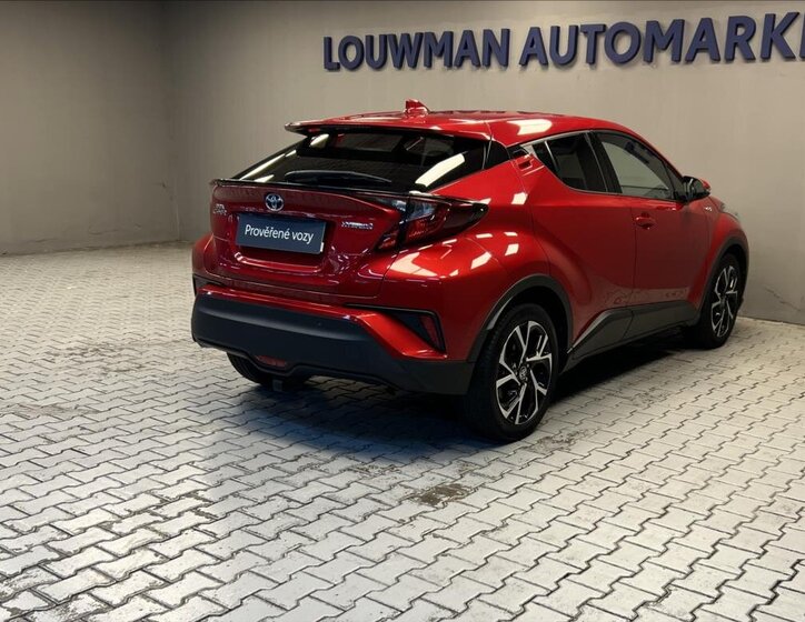 Toyota C-HR 2