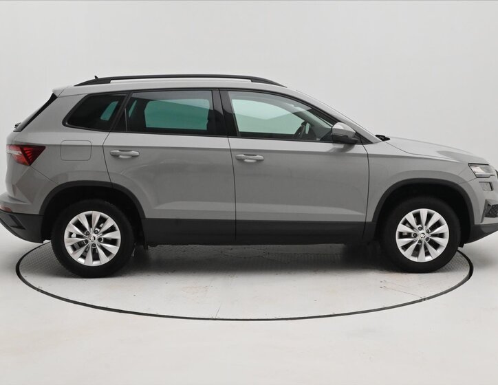 Škoda Karoq SUV 999,0 81 kw