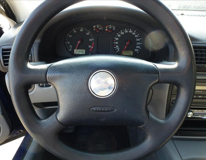 Volkswagen Passat Kombi 1,6 l 74 kw