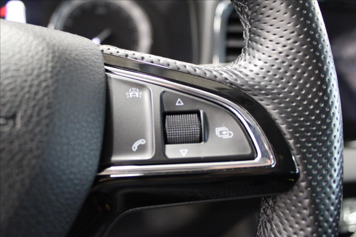 Škoda Karoq SUV / Terénní 1,5 l 110 kw