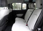 Land Rover Defender 33