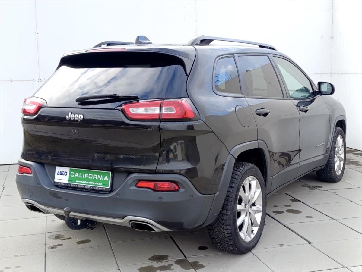 Jeep Cherokee SUV / Terénní 3,2 l 200 kw