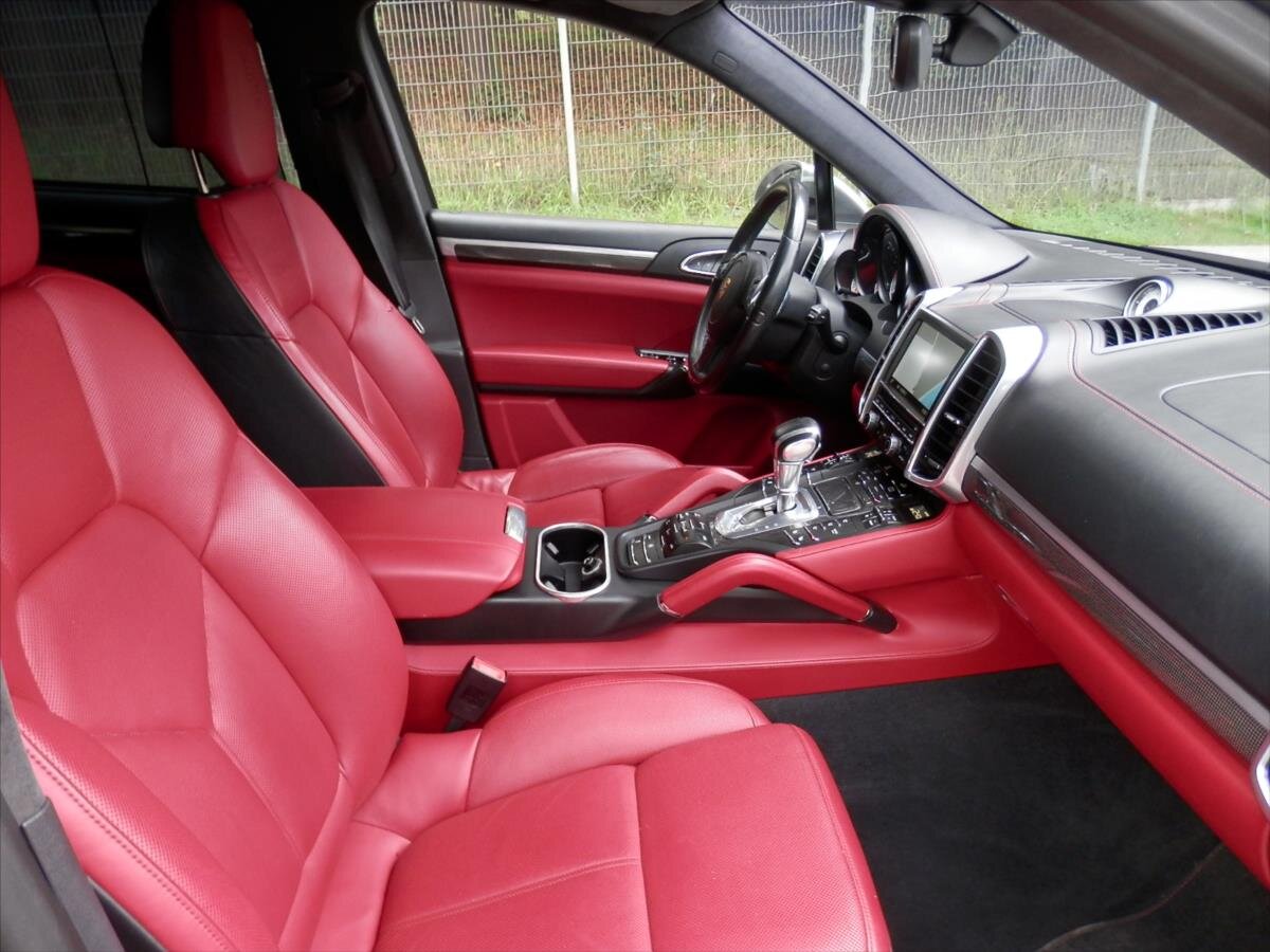 Porsche Cayenne SUV 4,1 l 281 kw