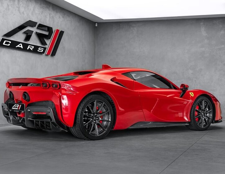 Ferrari SF90 Kupé 4,0 l 574 kw