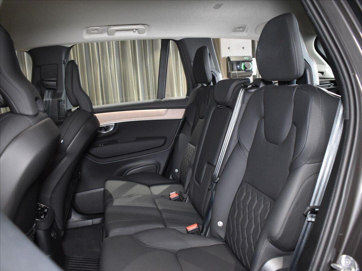 Volvo XC90 SUV / Terénní 2,0 l 228 kw