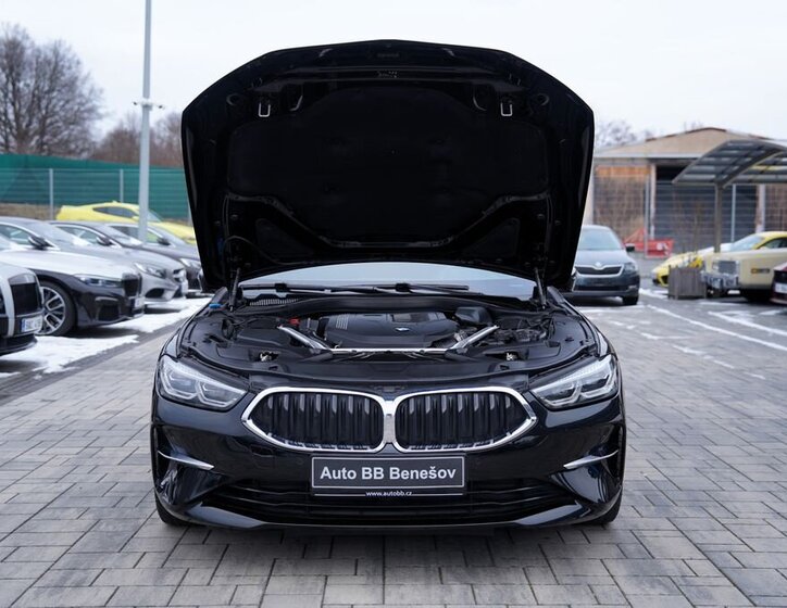 BMW Řada 8 9