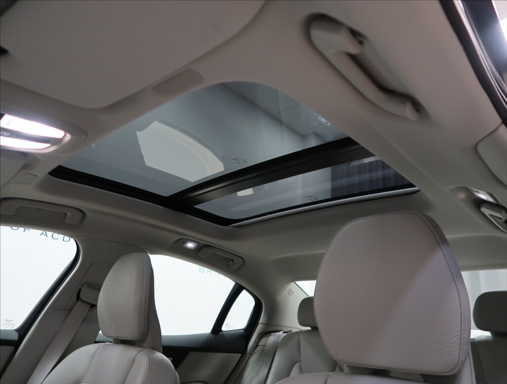 Volvo S60 Sedan / Limuzína 2,0 l 184 kw