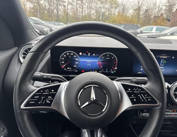 Mercedes-Benz GLA 11