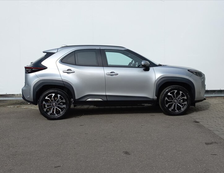 Toyota Yaris Cross CUV / Crossover 1,5 l 68 kw