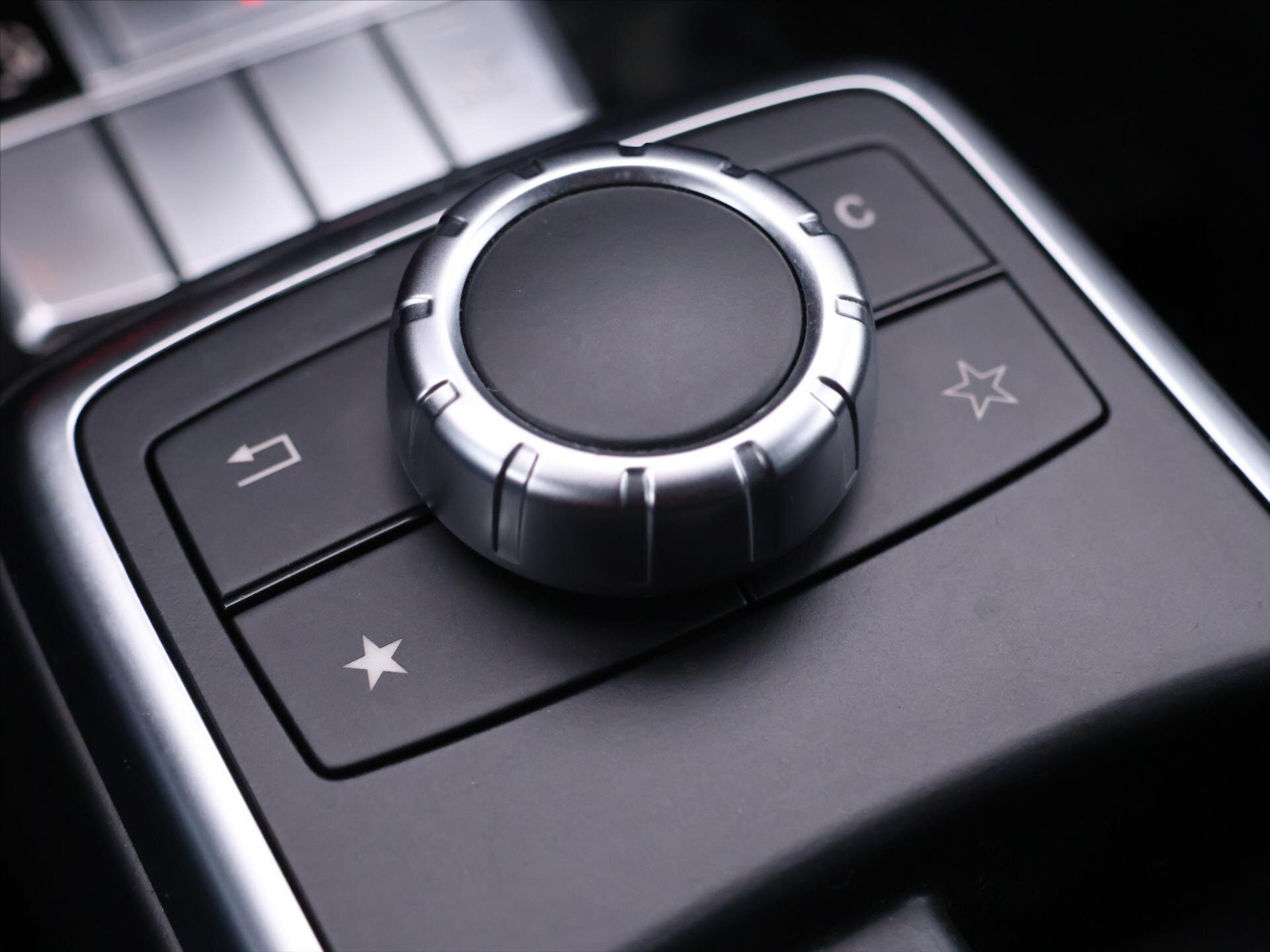 Mercedes-Benz Třídy G SUV 3,0 l 155 kw