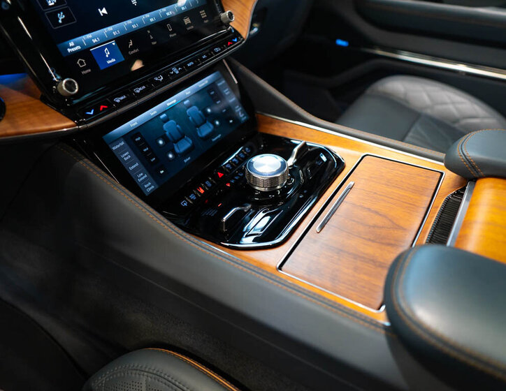 Jeep Grand Wagoneer 25