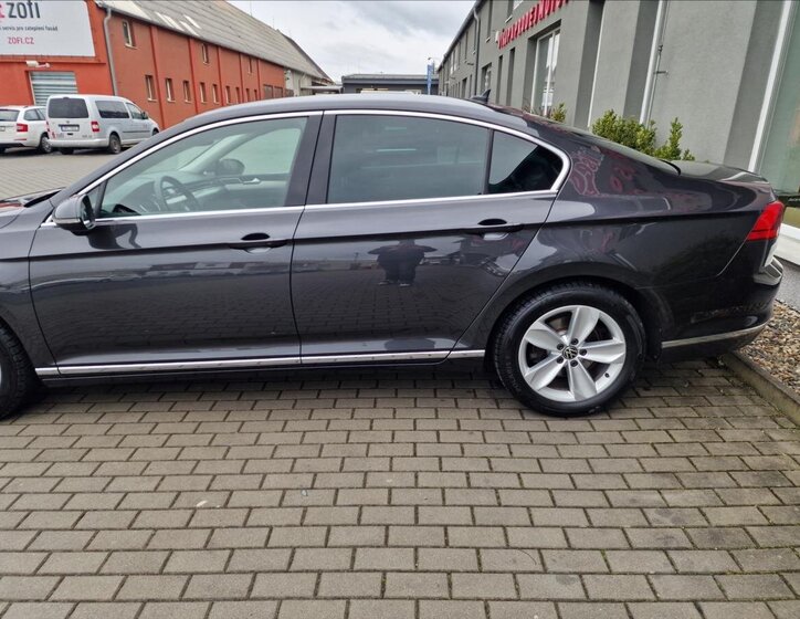 Volkswagen Passat Sedan / Limuzína 2,0 l 147 kw