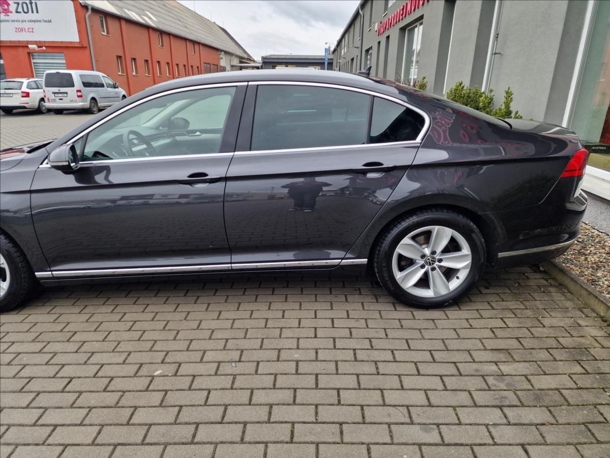 Volkswagen Passat Sedan / Limuzína 2,0 l 147 kw