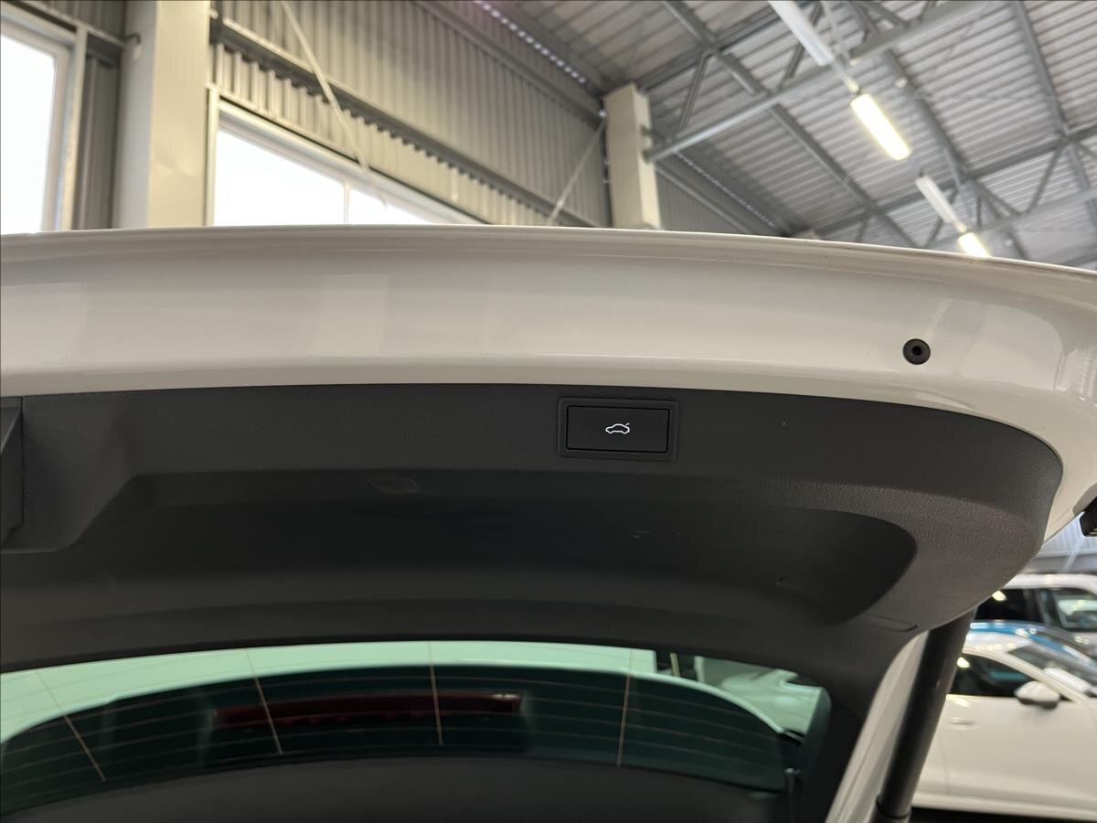 Škoda Karoq SUV / Terénní 1,5 l 110 kw