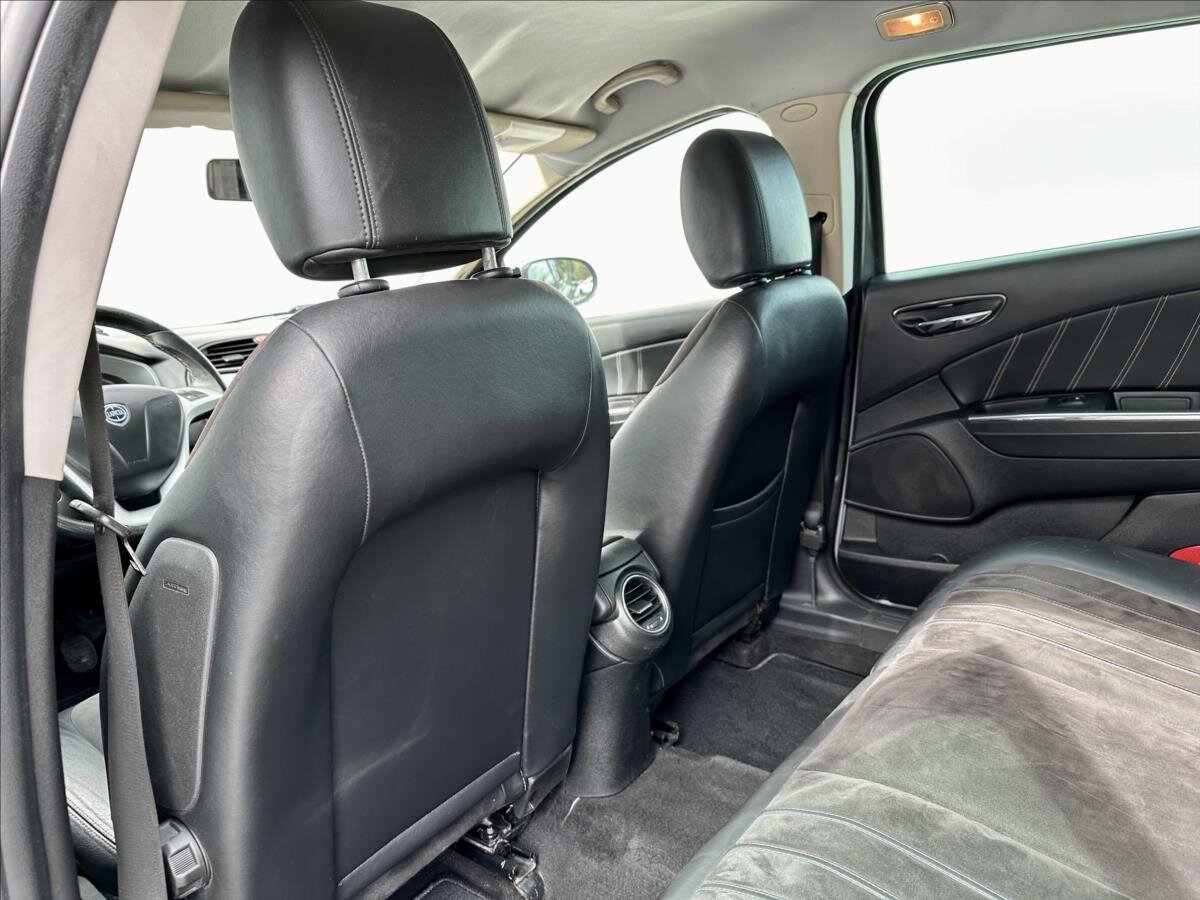 Lancia Delta Hatchback 1,6 l 88 kw