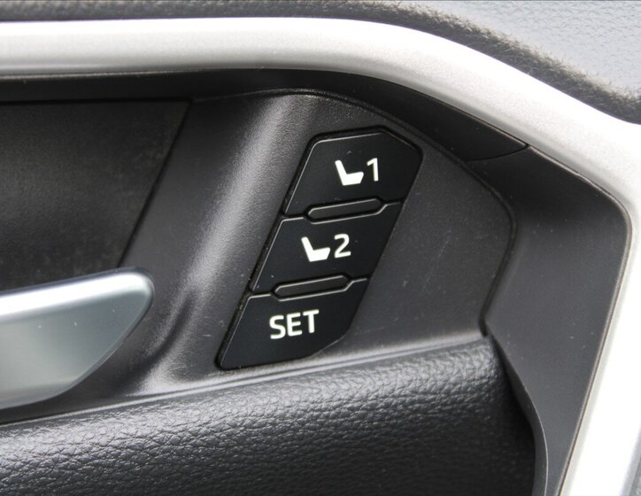 Toyota RAV4 SUV 2,0 l 129 kw