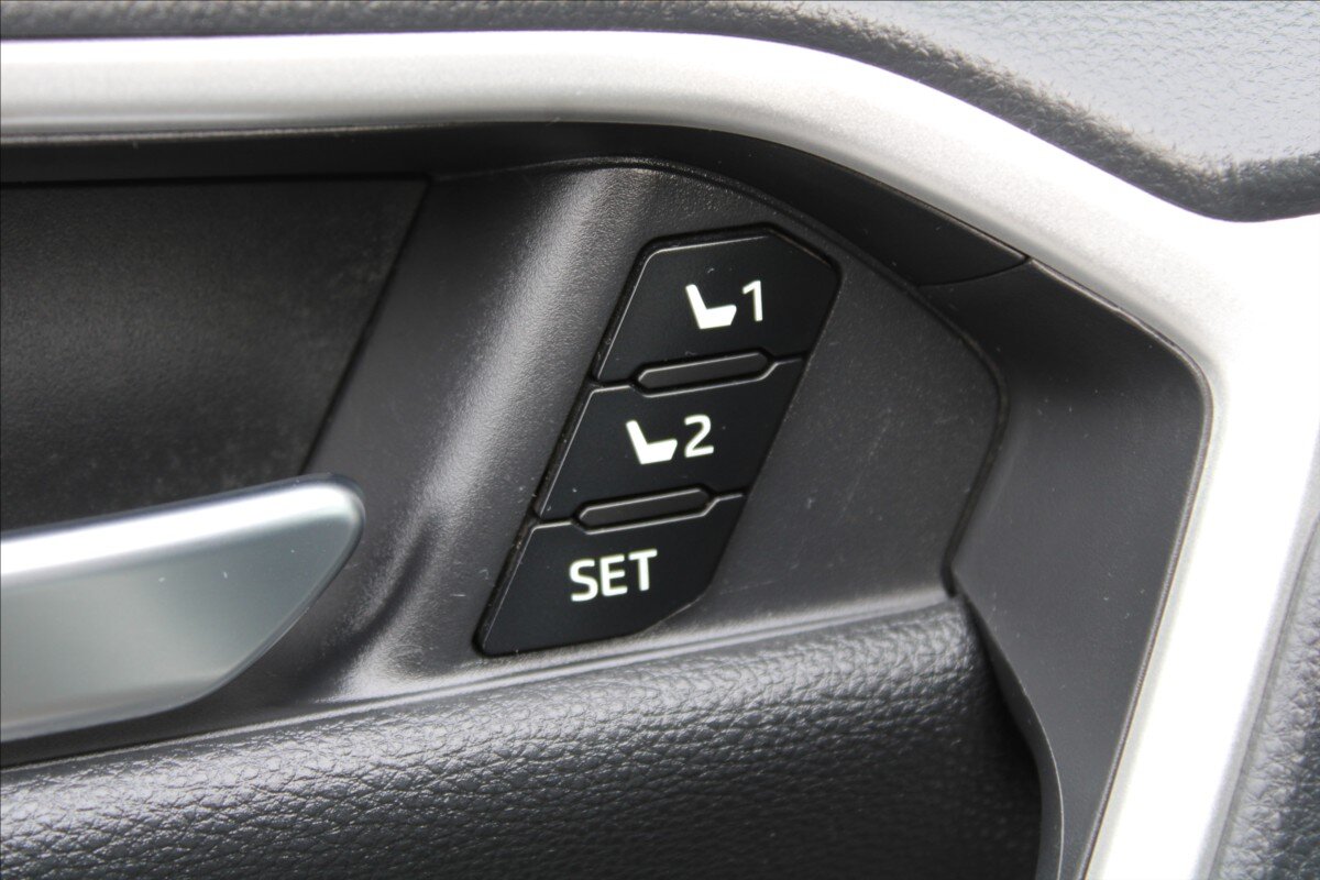 Toyota RAV4 SUV 2,0 l 129 kw