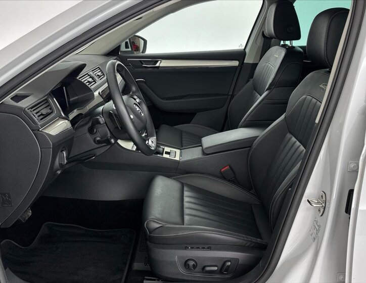 Škoda Superb Sedan / Limuzína 1,4 l 160 kw