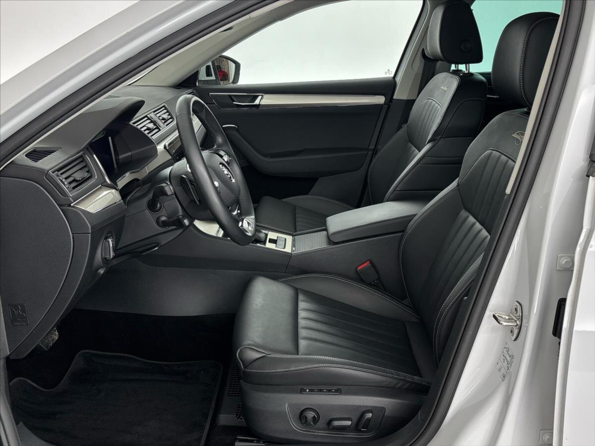 Škoda Superb Sedan / Limuzína 1,4 l 160 kw