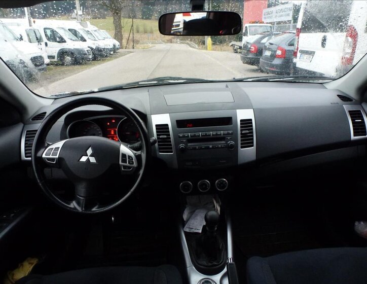 Mitsubishi Outlander SUV / Terénní 2,0 l 103 kw