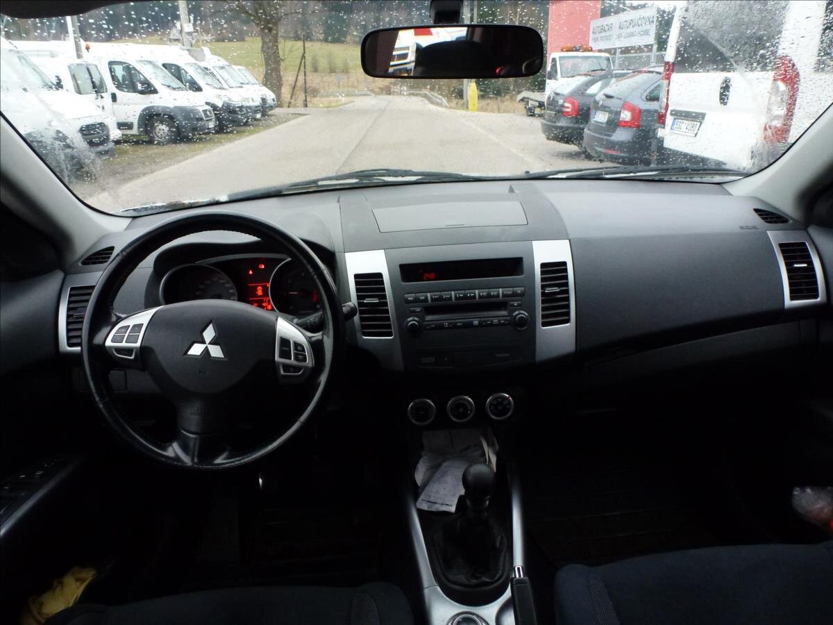 Mitsubishi Outlander SUV / Terénní 2,0 l 103 kw
