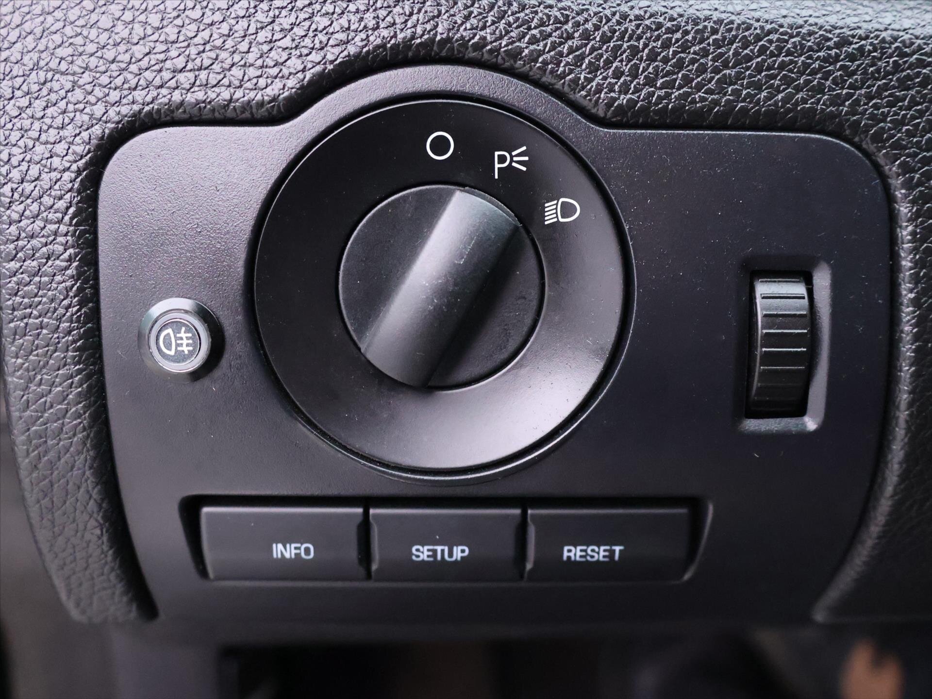 Ford Mustang Kupé 3,7 l 227 kw