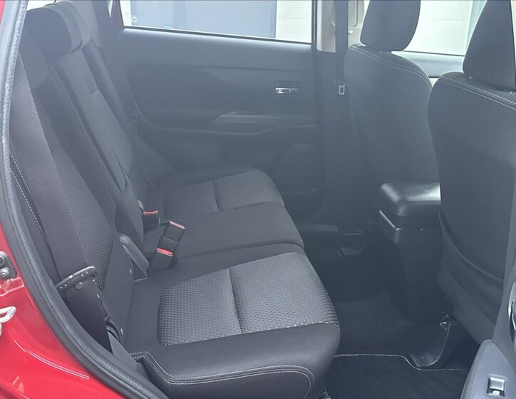 Mitsubishi Outlander SUV / Terénní 2,3 l 110 kw