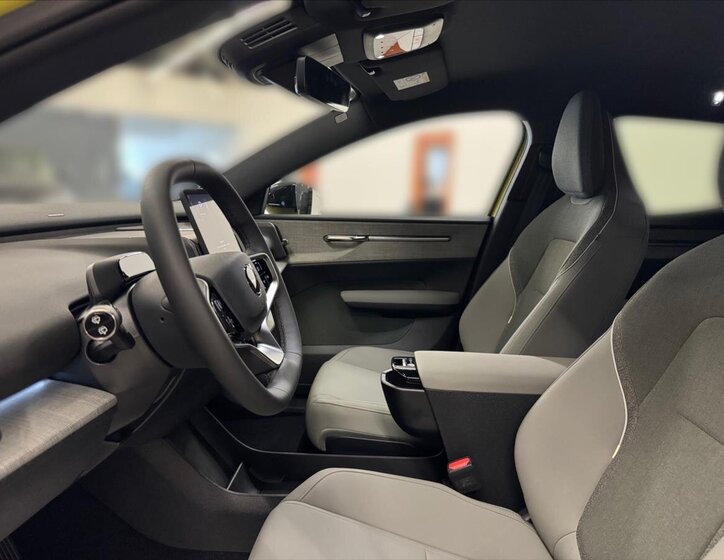 Volvo EX30 SUV / Terénní 0,0 200 kw