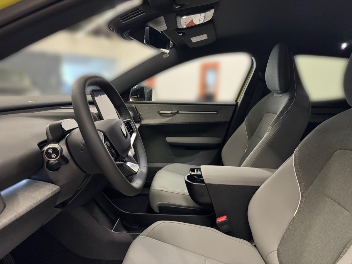 Volvo EX30 SUV / Terénní 0,0 200 kw