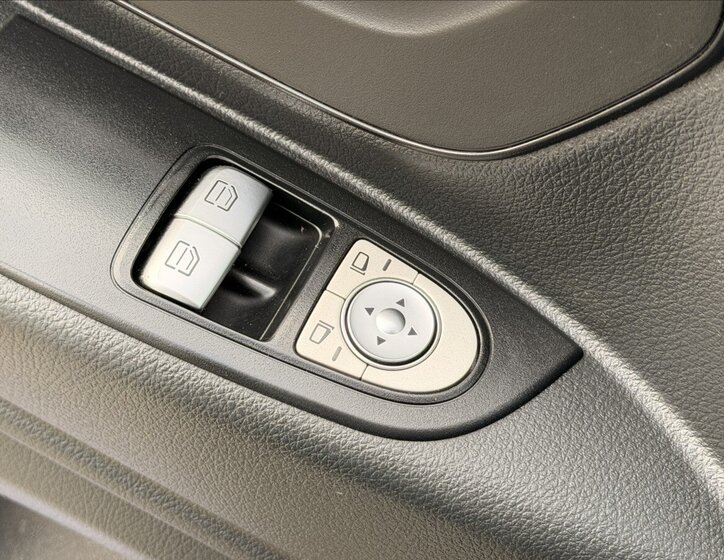 Mercedes-Benz Vito Skříň 2,1 l 100 kw
