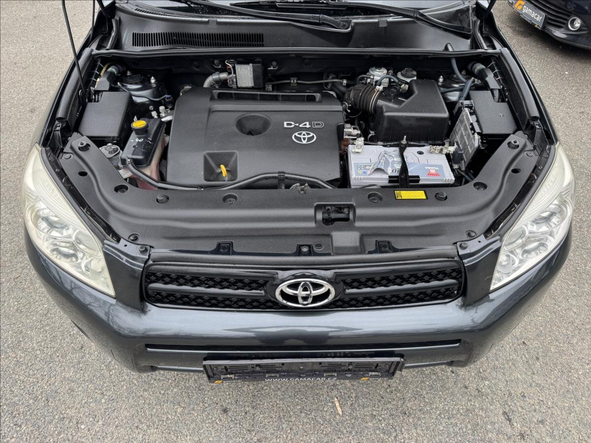 Toyota RAV4 SUV / Terénní 2,2 l 100 kw