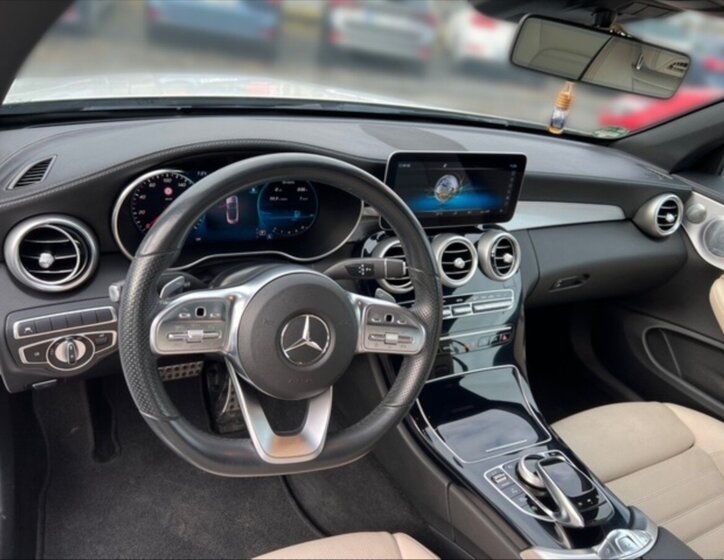Mercedes-Benz Třídy C Kabriolet 2,0 l 180 kw