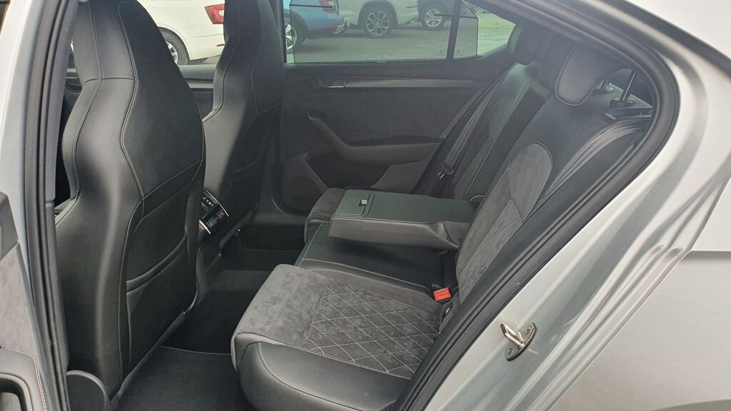 Škoda Superb Sedan / Limuzína 2,0 l 140 kw