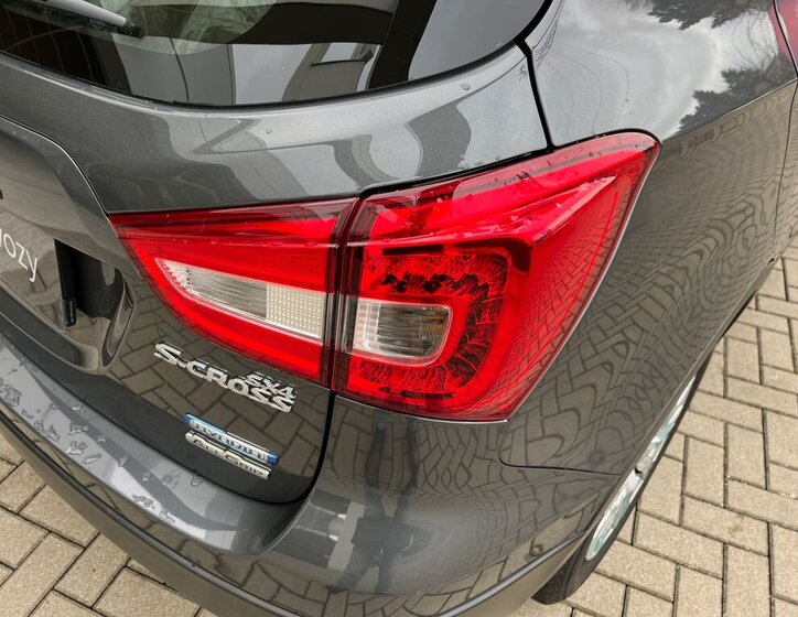 Suzuki SX4 S-Cross 11