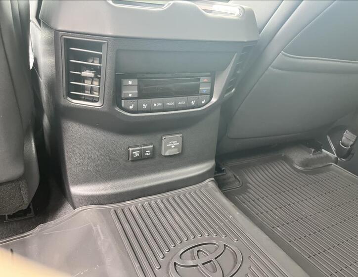 Toyota Sequoia 12
