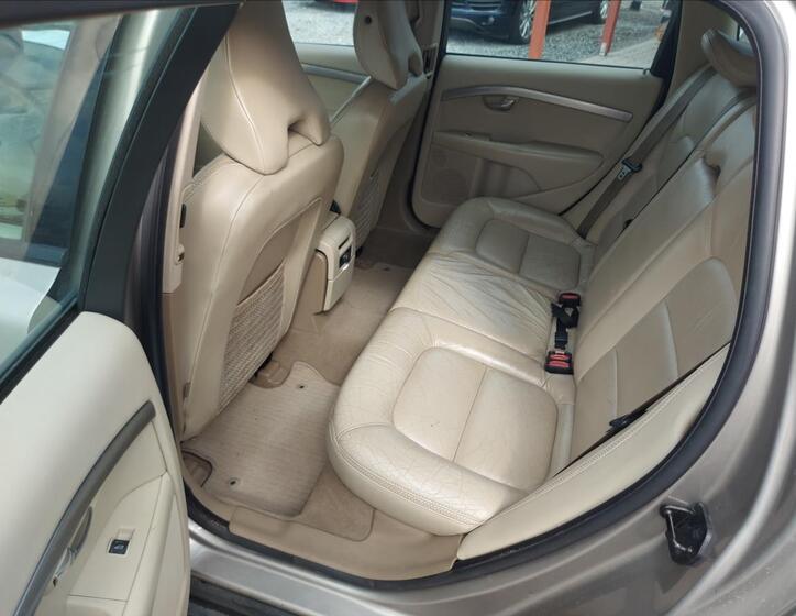 Volvo XC70 12