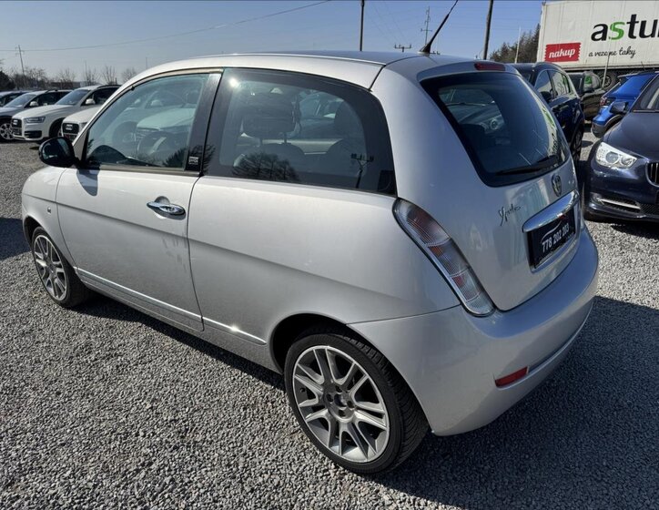 Lancia Y Hatchback 1,2 l 55 kw