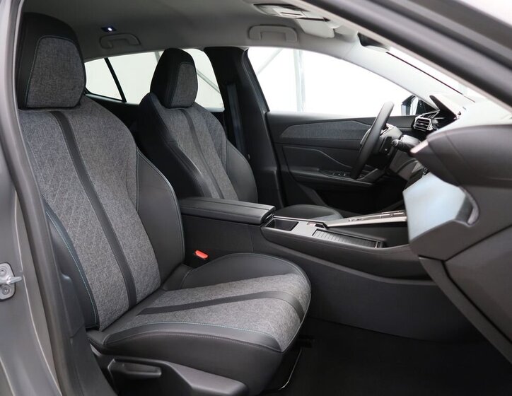 Peugeot 408 Liftback 1,2 l 96 kw