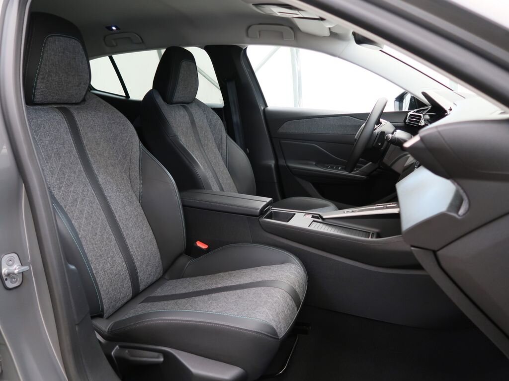 Peugeot 408 Liftback 1,2 l 96 kw