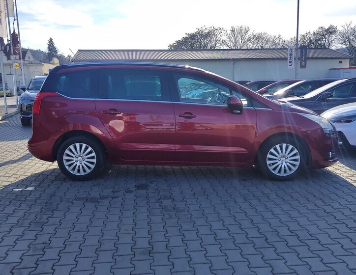 Peugeot 5008 MPV 2,0 l 120 kw