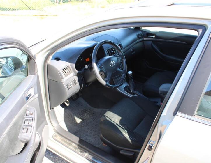Toyota Avensis 9