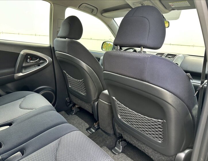 Toyota RAV4 SUV 2,2 l 100 kw