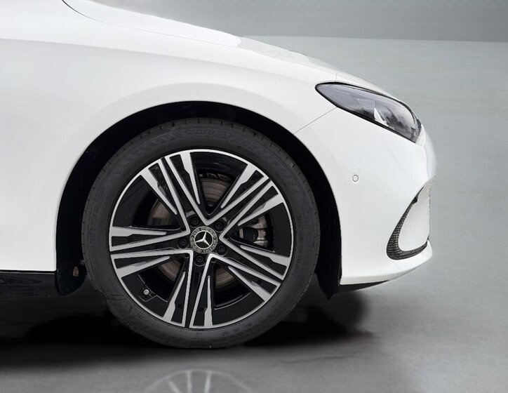 Mercedes-Benz CLA Sedan / Limuzína 1,3 l 120 kw