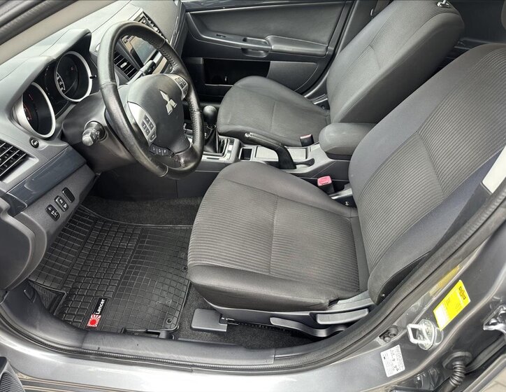 Mitsubishi Lancer 12