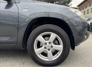 Toyota RAV4 SUV / Terénní 2,2 l 100 kw