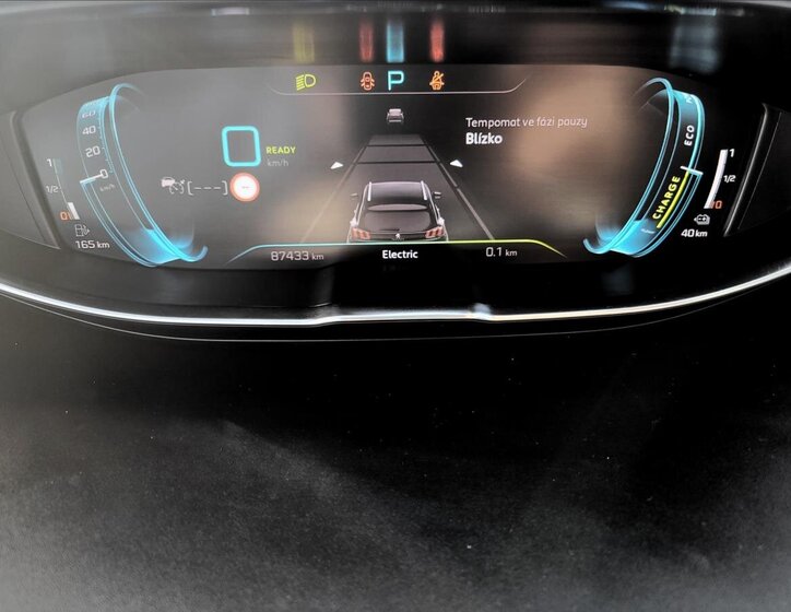 Peugeot 3008 SUV 1,6 l 133 kw