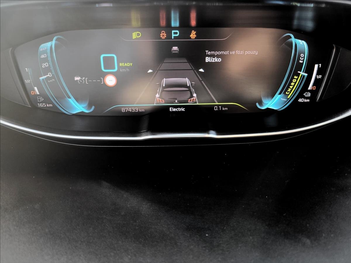 Peugeot 3008 SUV 1,6 l 133 kw